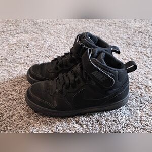 Nike Court Borough Mid BOYS Size 4Y